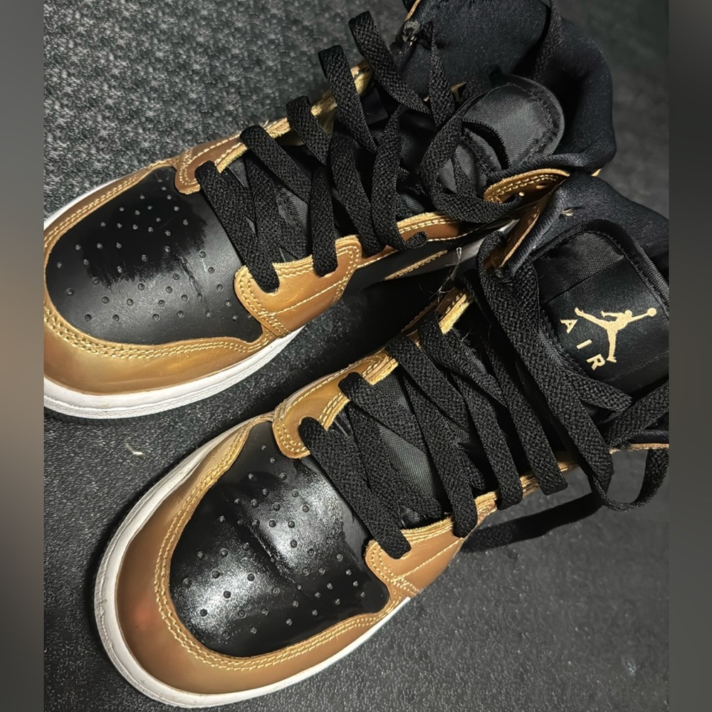 Air Jordan 1 Mid SE